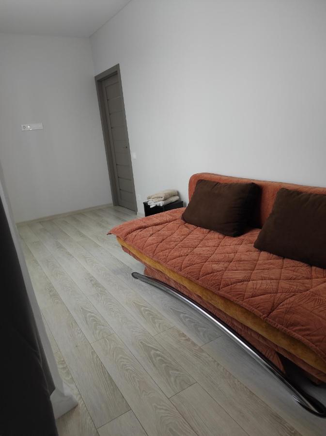 2 Комнатная С Новым Ремонтом, Кондиционером, В Самом Центре Rivne Esterno foto