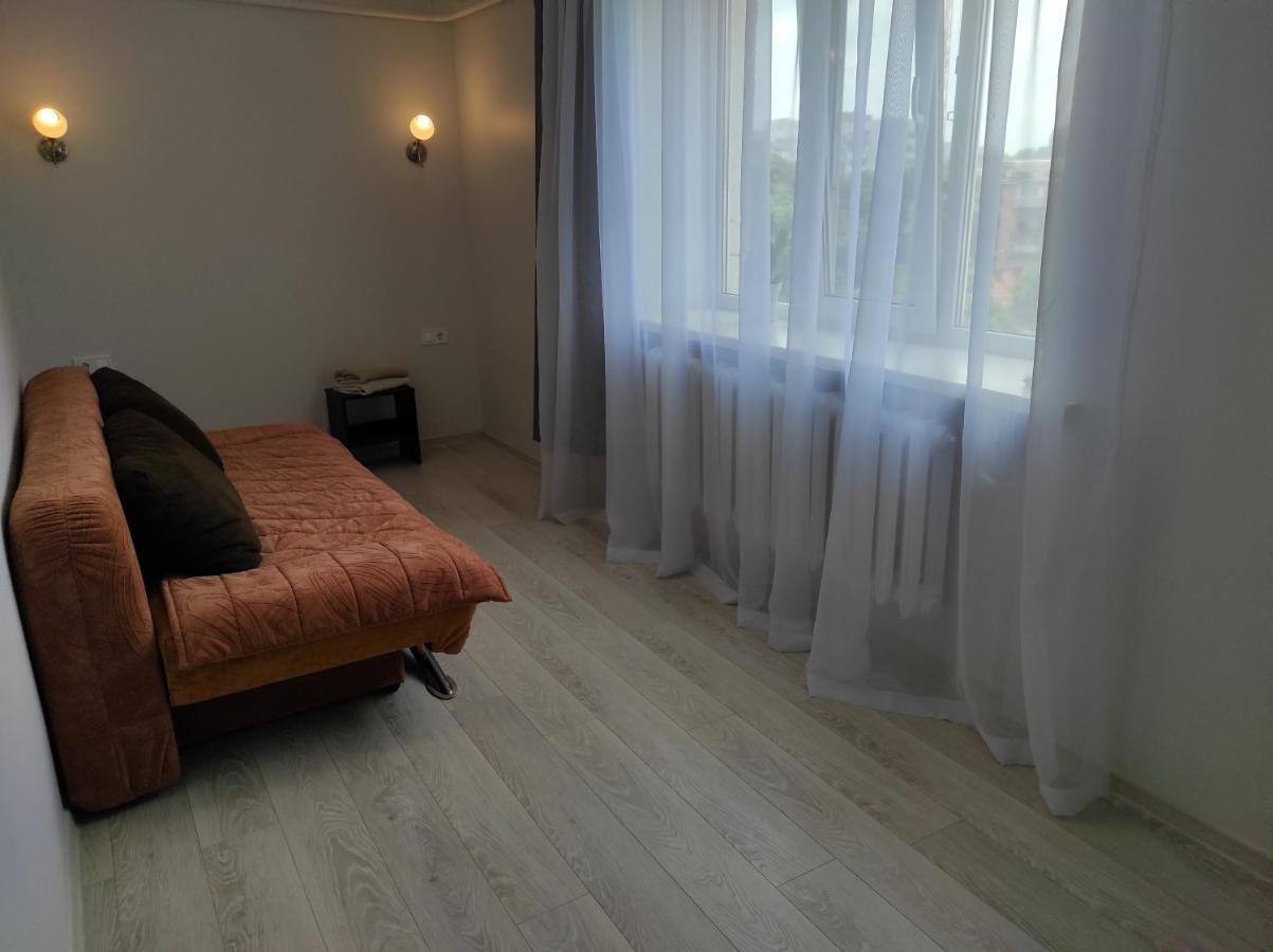 2 Комнатная С Новым Ремонтом, Кондиционером, В Самом Центре Rivne Esterno foto