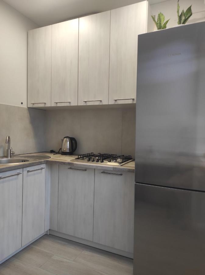 2 Комнатная С Новым Ремонтом, Кондиционером, В Самом Центре Rivne Esterno foto